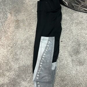 Victoria’s Secret pink workout leggings